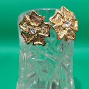 Dainty Daisy Clip on Earrings